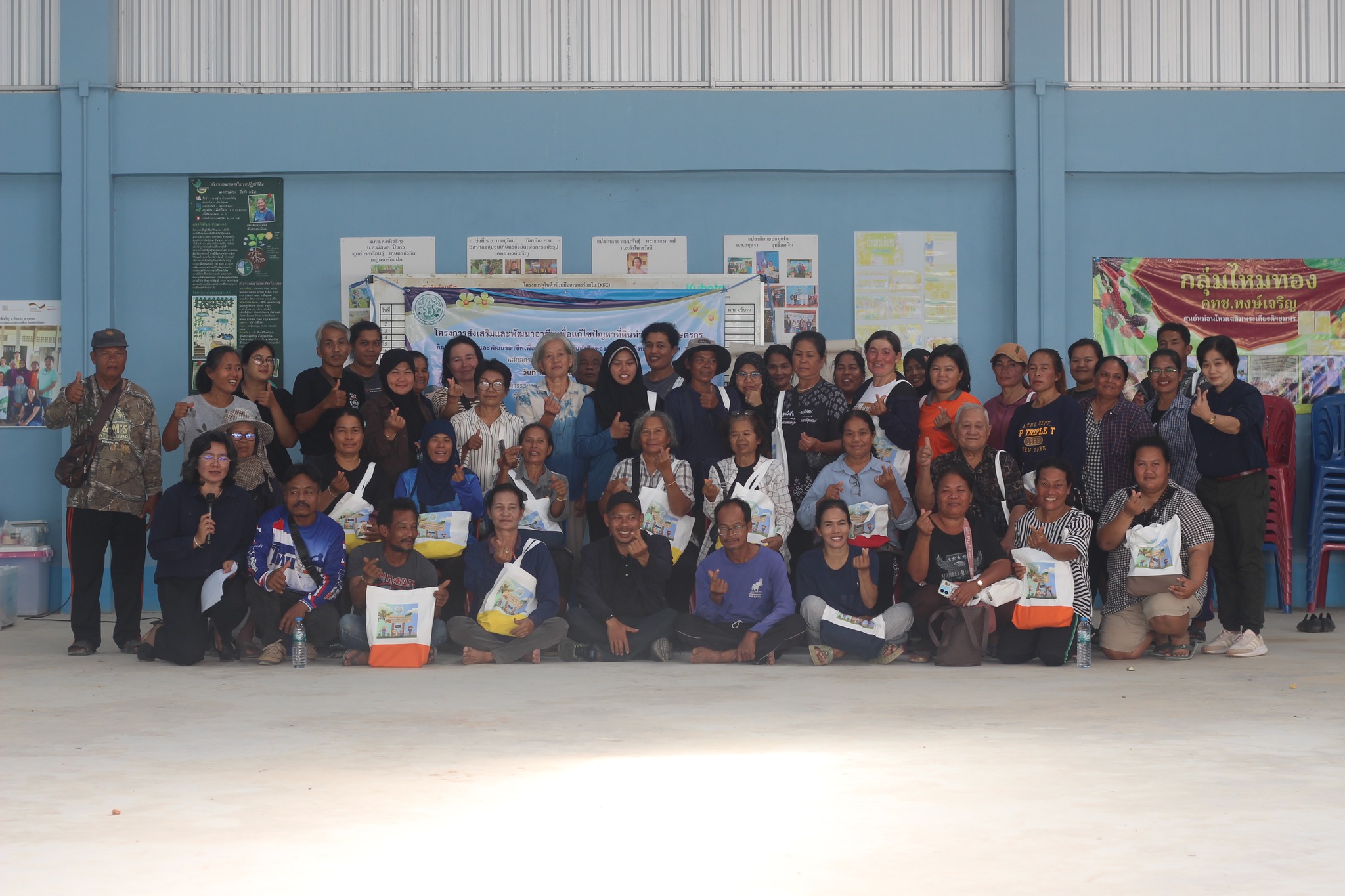 title - วันอังคารที่ 16 ธันวาคม พ.ศ. 2568 นายนิกร ไพริน ปฏิรูปที่ดินจังหวัดชุมพร มอบหมายให้ นางสาวเกศินี บุญสม นักวิชาการปฏิรูปที่ดินชำนาญการ จัดฝึกอบรมเกษตรกรโครงการส่งเสริมและพัฒนาอาชีพเพื่อแก้ไขปัญหาที่ดินทำกินของเกษตรกร กิจกรรมส่งเสริมและพัฒนาอาชีพเพื่อแก้ไขปัญหาที่ดินทำกินของเกษตรกร ปีงบประมาณ พ.ศ. 2569 หลักสูตรที่ 1 การจัดทำและสรุปทบทวนแผนชุมชน